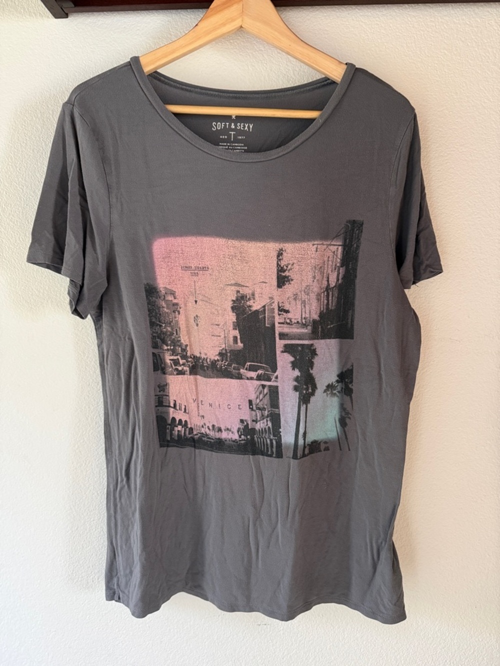 American Eagle Outfitters Soft & Sexy Vintage Venice Graphic T-shirt, Size L